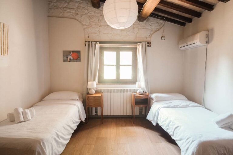 twin-non-ensuite-2-2.jpg